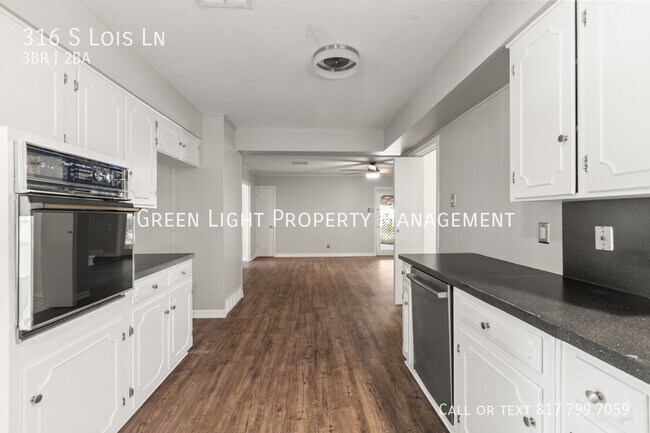 Building Photo - 316 S Lois Ln