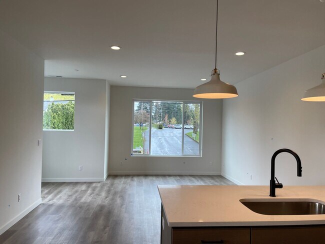 Building Photo - 5575 NE Killingsworth St