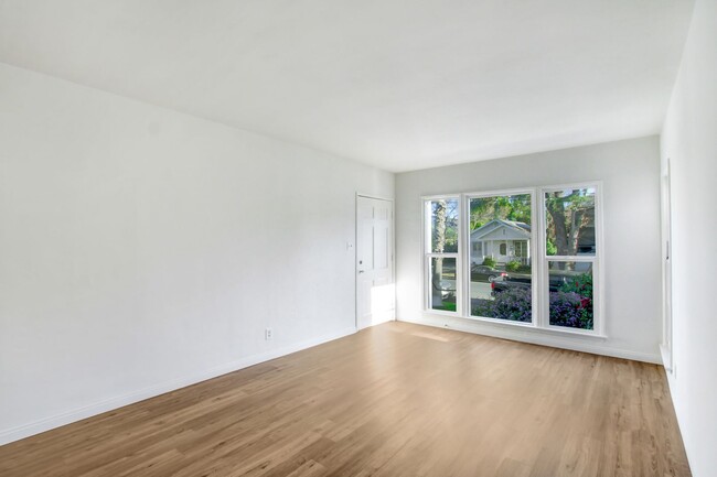 Building Photo - 1401 Idaho Ave in Santa Monica - steps to ...