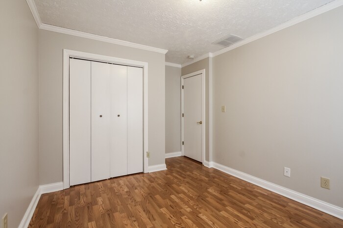 Building Photo - 667 Aspen Ct