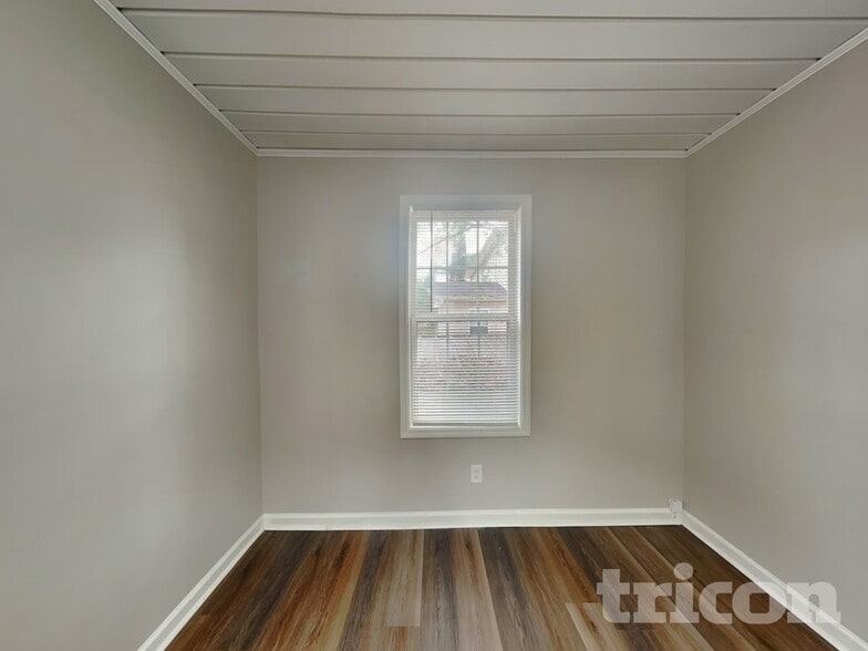 Building Photo - 337 Montclaire Ln