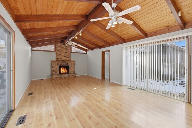 Building Photo - 5611 S Quincy St