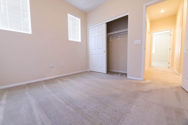 Building Photo - Northwest Las Vegas Gated Community Living with Resort-Style Amenities!