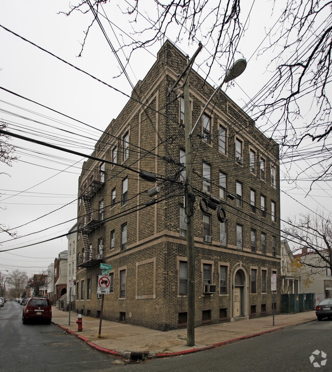 Building Photo - 25-27 Sherman Ave