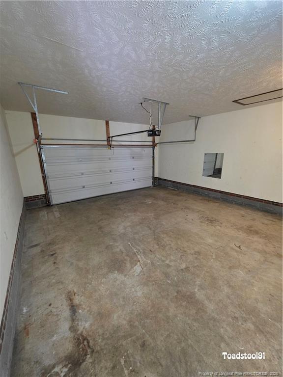 Building Photo - 513 Roundtree Dr