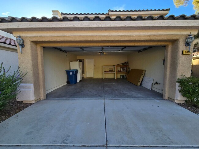 Building Photo - A Fabulous 4 Bedroom Home in Peccole Ranch