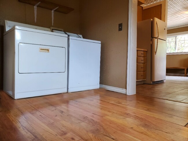 Building Photo - 100 Skyview Dr