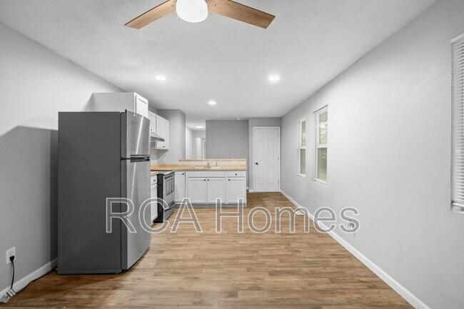 Building Photo - 834 W 26th St