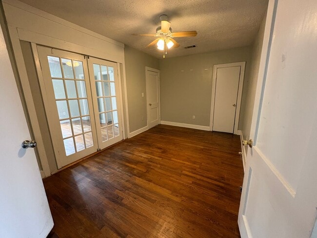 Building Photo - 3 Bed/2 Bath Home in Brandon