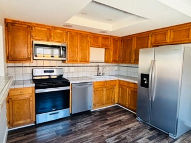 Building Photo - Beautiful Remodeled Home in Tehachapi!