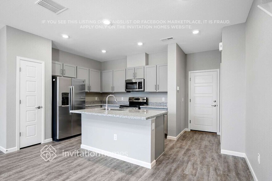 Building Photo - 1819 S Elk Way