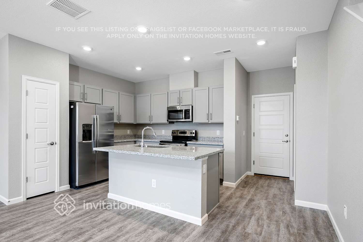 Building Photo - 1718 S Elk Way