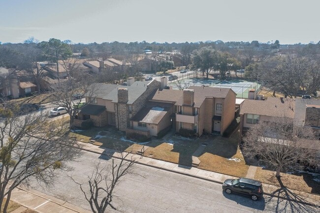 Building Photo - 2018 Warnford Pl