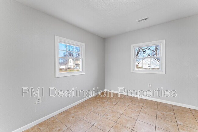 Building Photo - 304 Beech St