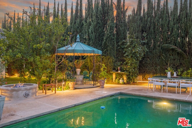 Building Photo - 18875 Pasadero Dr