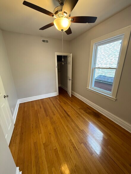 Bedroom - 3850 N Bernard St