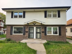Building Photo - 7118-7120 W Villard Ave.