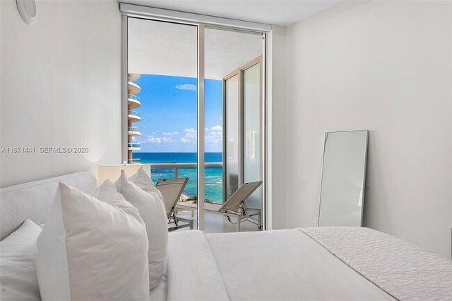 Building Photo - 16001 Collins Ave