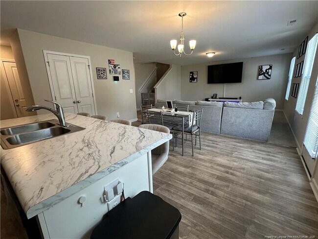 Building Photo - 51 Pomeranian St