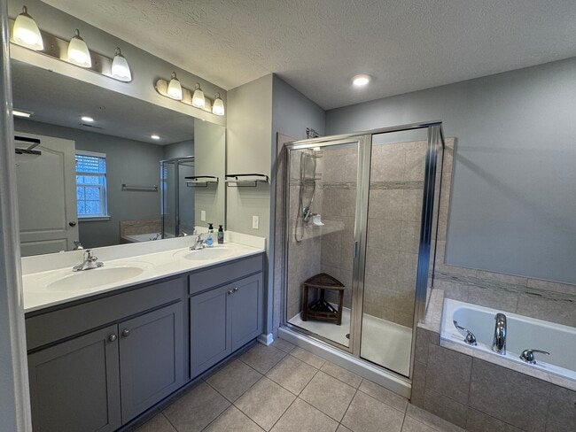 Building Photo - 2279 Flint Dr