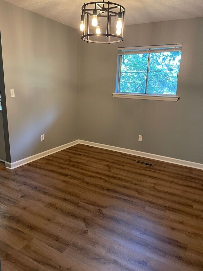 Building Photo - Three Bedroom, Large Lot, Pet Friendly,Hixson! ***Monthly rent $1900.00!***