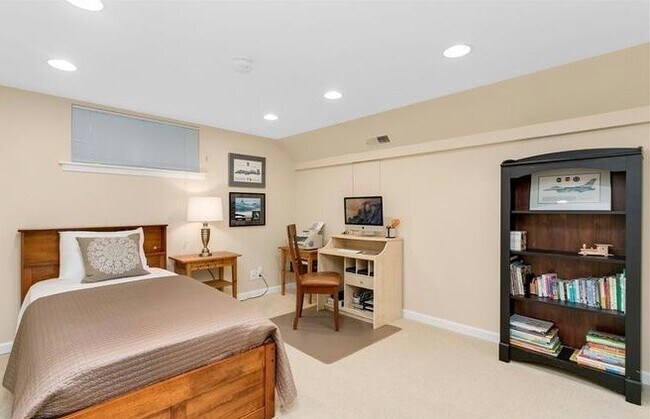 Building Photo - Laurelhurst Home