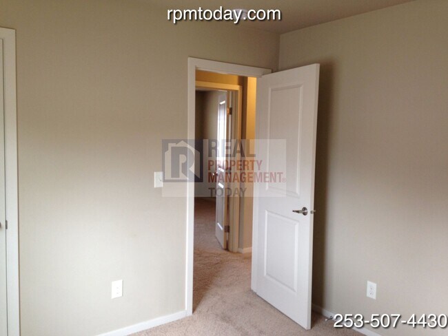 Building Photo - 20404 5th Ave Ct E
