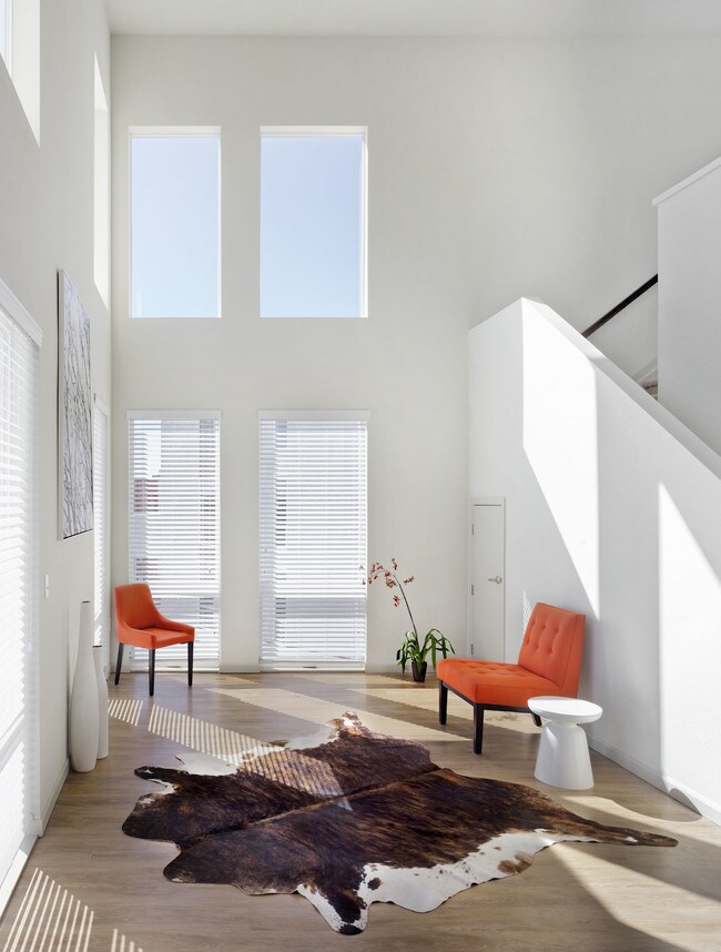 Interior Photo - Tejon Heights