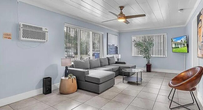 Building Photo - 401 Hibiscus Ave