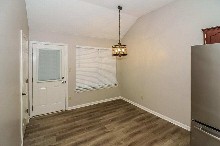 Building Photo - 5700 Kayla Dr