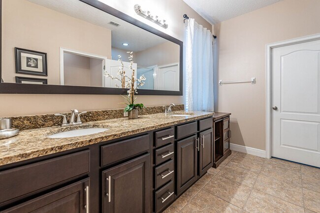 Building Photo - 8079 Brooksville Dr