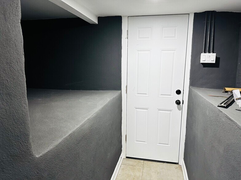 Entryway - 80 Sunnyside Ave