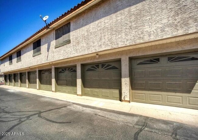 Building Photo - 30 E Brown Rd