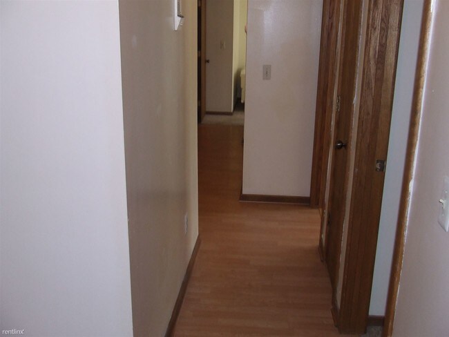 Building Photo - 4 br, 2 bath  - 808 Oakland 201