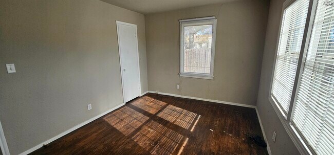 Building Photo - 1633 Lucas Ave