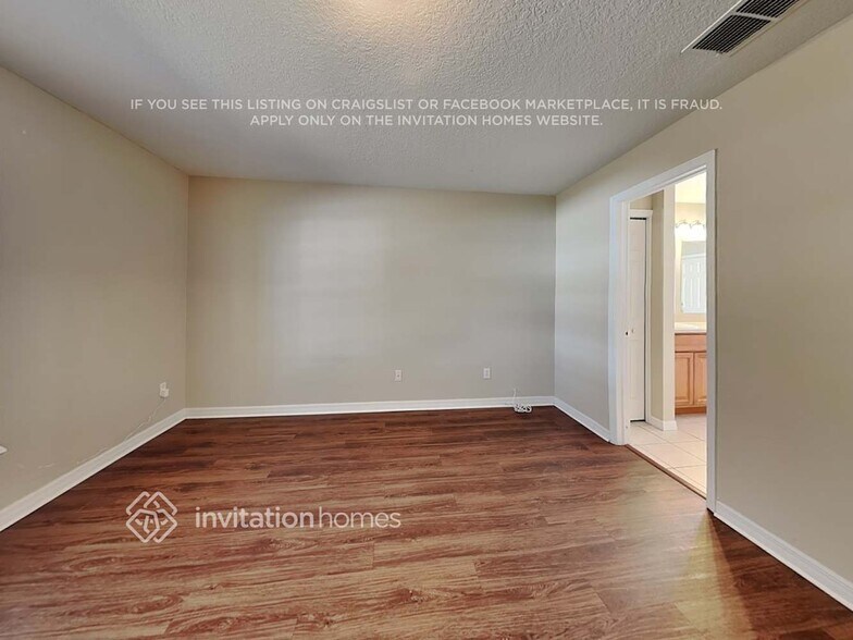 Building Photo - 115 Secluded Oak Ct