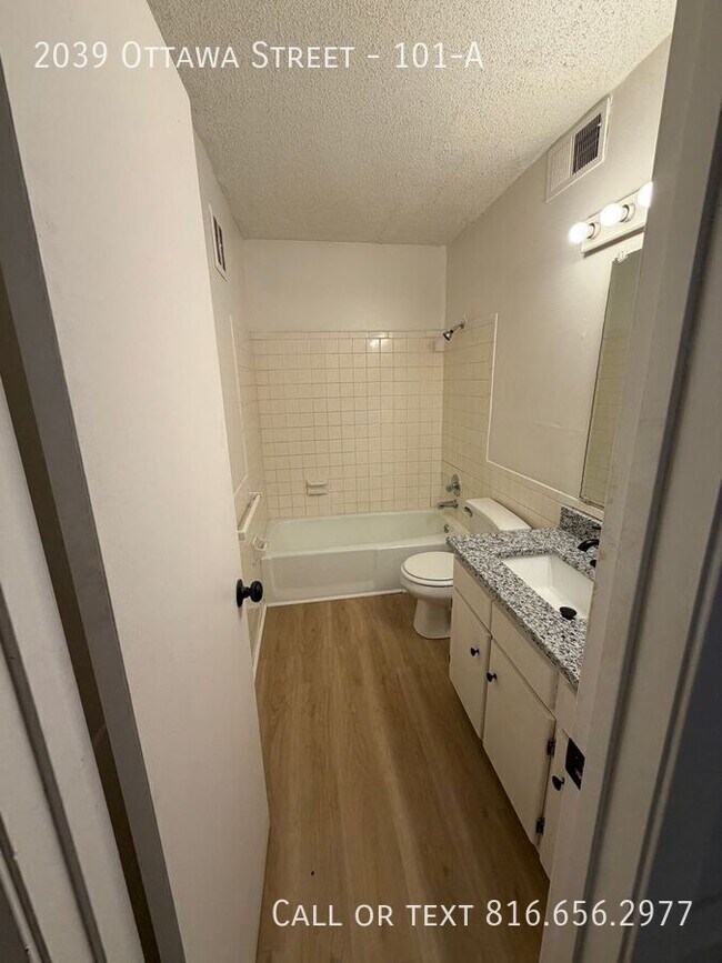 Building Photo - 2039 Ottawa St