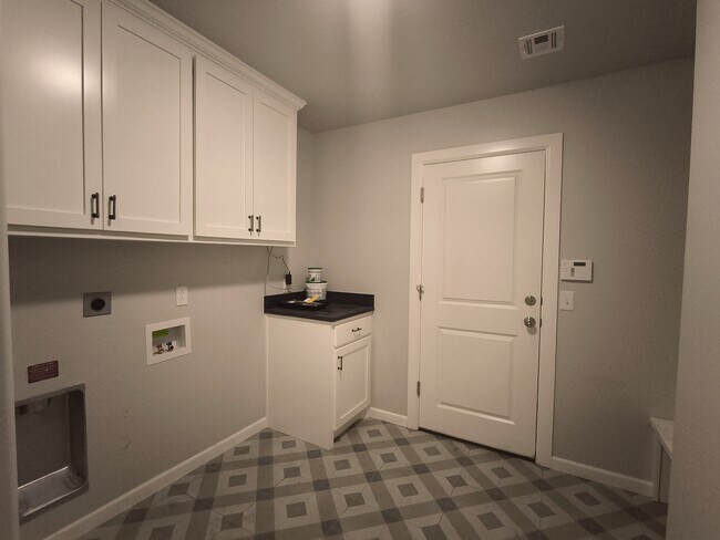 Building Photo - 2832 Wild Rose Ln
