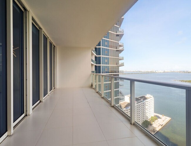 Building Photo - 2020 N Bayshore Dr
