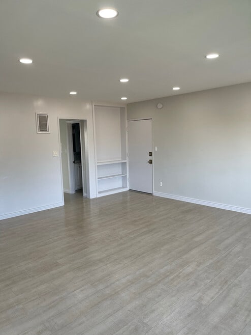 Building Photo - 2919 Carmona Ave