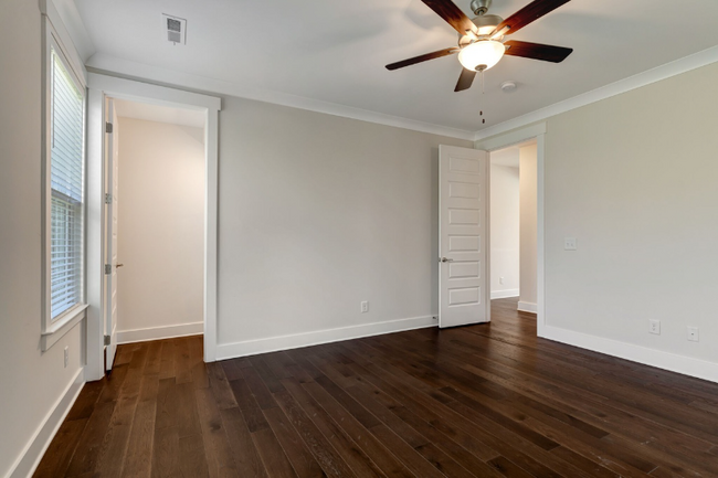 Building Photo - 204 Faraway Hills Dr