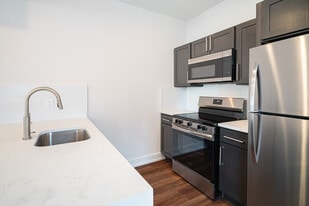 Building Photo - 212 Manheim St