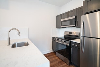 Building Photo - 212 Manheim St