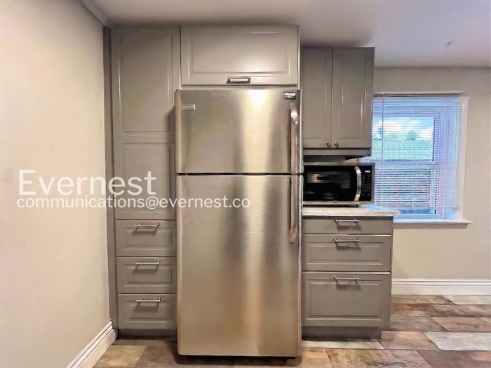 Building Photo - 1985 Ingalls St