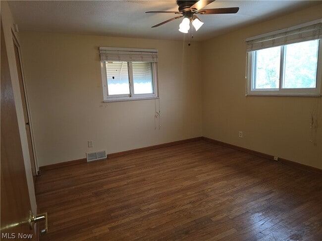 Building Photo - 16200 Edgewood Ct