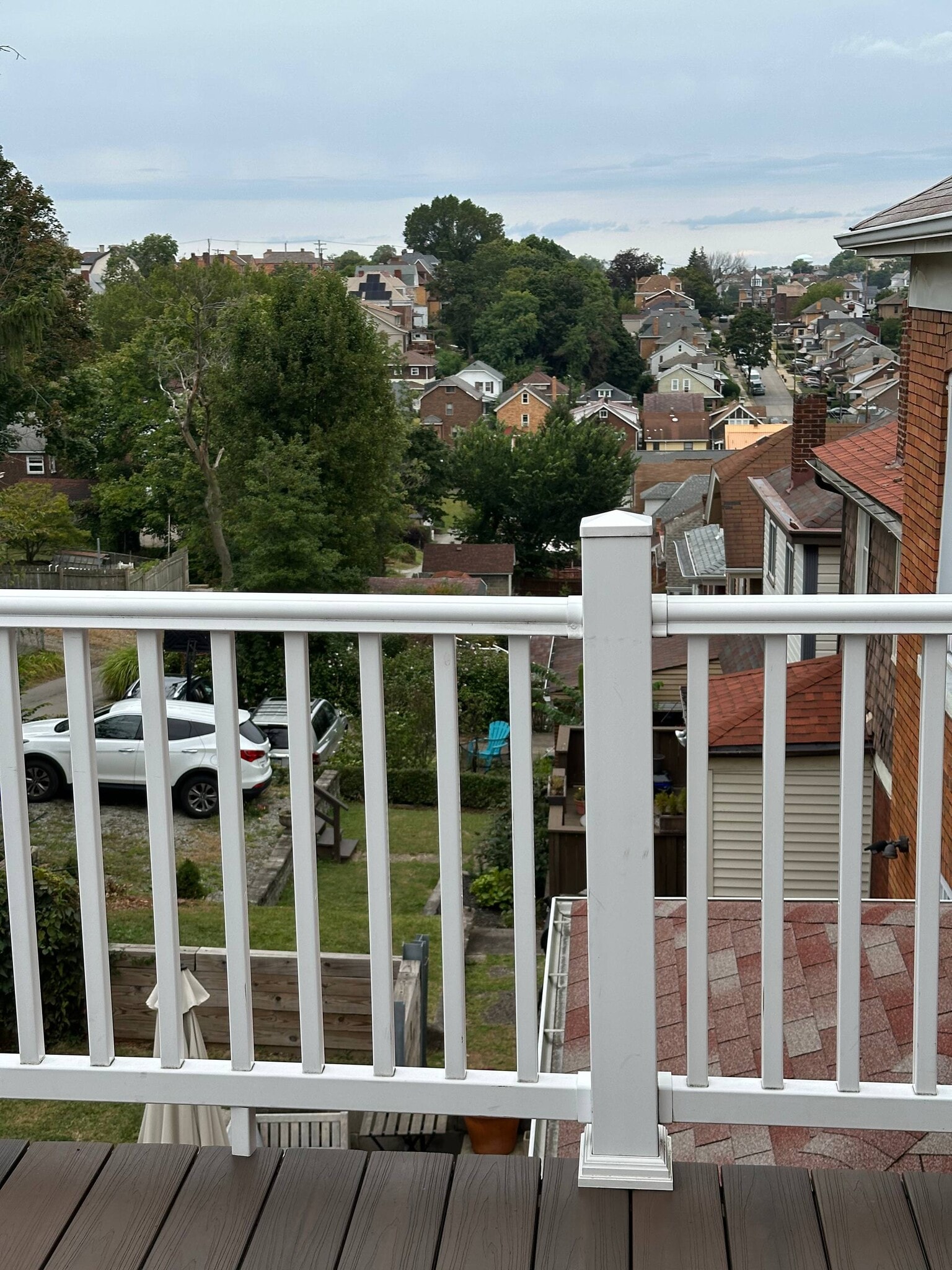 Building Photo - 738 Rossmore Ave