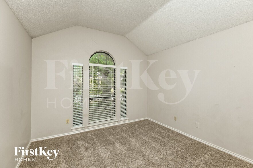 Building Photo - 4742 Cornflower Dr