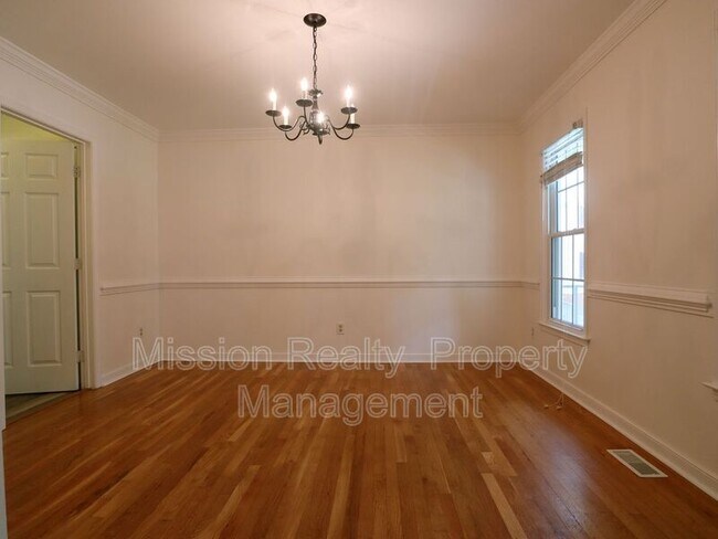 Building Photo - 4600 Cedar Cliff Rd