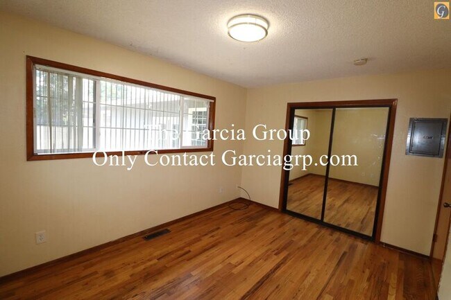Building Photo - 1530 NE 114th Ave