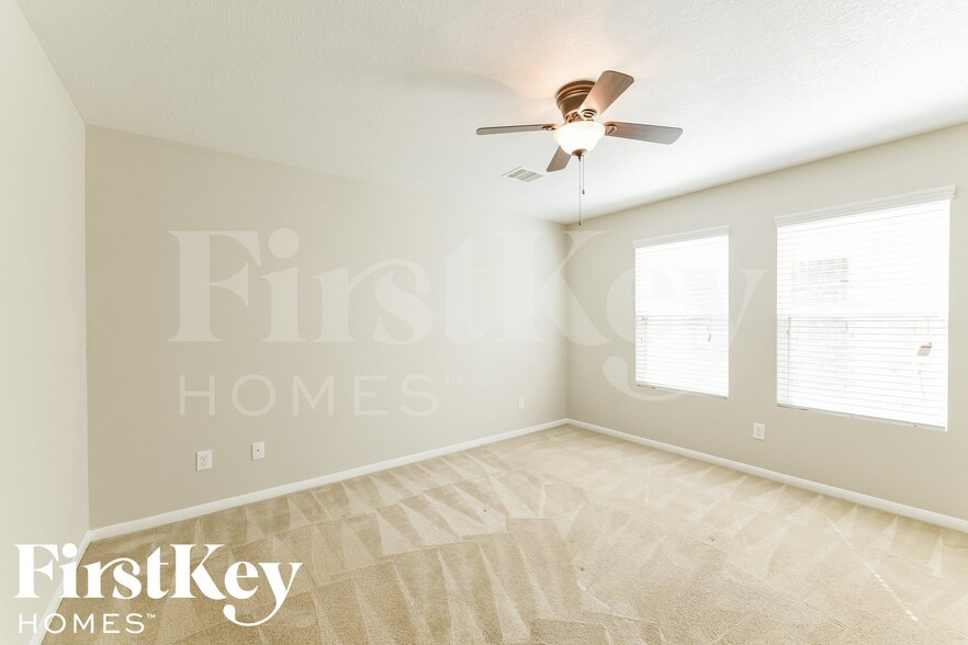 Building Photo - 9909 Hyacinth Way